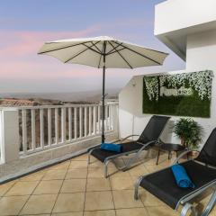 Bright Amadores Seaview Apartment