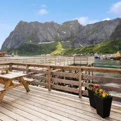 Reine Rorbu, Amaliebua