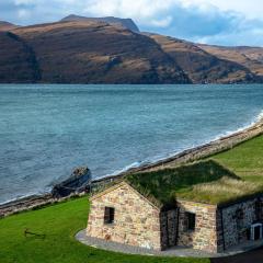 The Wreck - Lochside cottage Dog Friendly