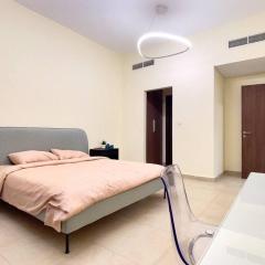 Azizi Luxurious 1 Bed Room apartment, Near Metro, Fully Furnished