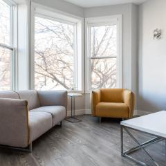 Prime Location! - 1min Walk to Wrigley Field - Modern 2BR Apts Right Next to Wrigley Field & Transit!