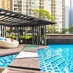 Condo in Bangkok with Swimming Pool near Malls and Train