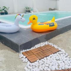 Ipoh Victorian Private Pool Villa 15Adult 7child with Baby Playland and BBQ by IWH