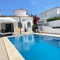 Charmante villa avec piscine dans les canaux