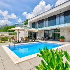 Excellent Villa Oasis with a pool