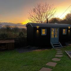 Mountain View Shepherd's Hut for 2 Adults, 1 Dog