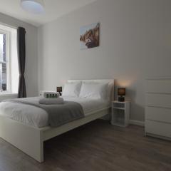 Upmarket Ground Floor Apartment in Morningside