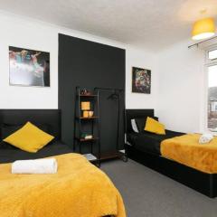 3 Bedroom Apartment - Big special offer for long stays