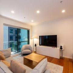 Spacious 3-bed Unit in Melbourne CBD w Pool & Gym