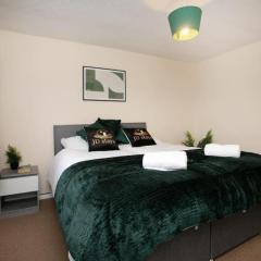 3 Bedroom Apartment with 24-hour front desk and free WiFi - Offer long stays