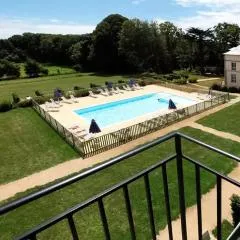 Kergonano - Parking privé et piscine