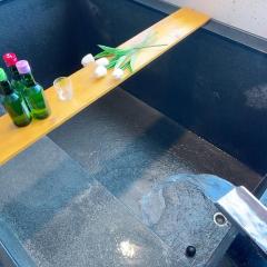 拾月頭城無邊際游泳池溫泉房