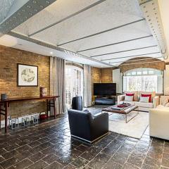 Charming Home in St Katharine Docks