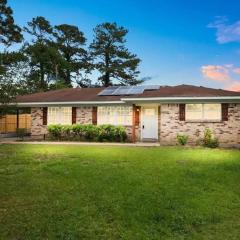 Lovely 4 BR Home Near Fort Johnson-14 Minute Drive