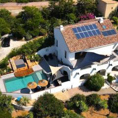 Villa d'architecte, piscine et jacuzzi, à quelques mètres de la plage