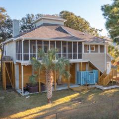 Marsh views, Pet friendly, 400 ft from beach, Screen porch, Hot tub, Walk to shops & restaurants