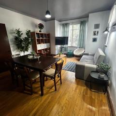 AMAZING RESTORED 1940s ART-DECO APARTMENT