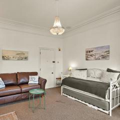 Finest Retreats - Atherfield Apartments No 7 - Sunny Side