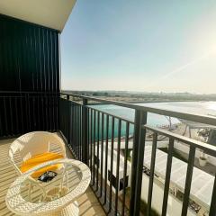 Vibrant 2BR Lake View withPool&Gym Access 430B1