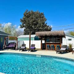 The Oasis - Heated POOL - Tiki Bar - Beach Life!