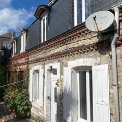 Yport, maison de pêcheur avec jolie terrasse.