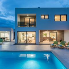 Modern Villa OL&JU for 9 persons in Pula only 1.5 km from the beach with Pool Heating