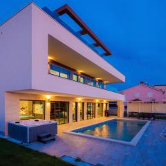 Luxury Villa ReMi near Medulin with wellness and sea view