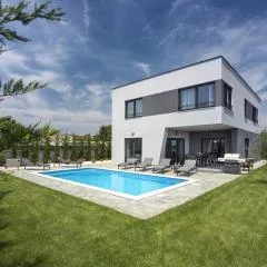Villa Tika in Pula for families with kids playground