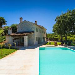 Villa Zvonar near Motovun with large pool and whirlpool