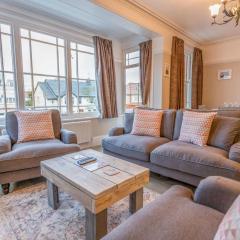 Sully's Cove, stylish apartment near Southwold Pier