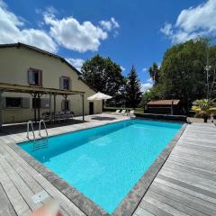 Luxurious Villa in Cazaubon with Swimming Pool