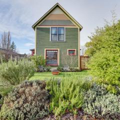 Bright Bellingham Home with Fire Pit 1 Mi to Beach!