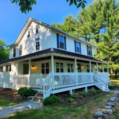 Pocono Farmhouse - Fully Renovated 1881 Home