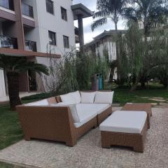 L207 Apartamento em resort à beira lago