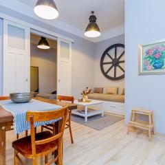 Central Cityscape Retreat by NW