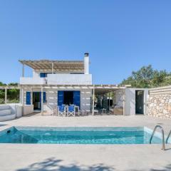 villa paradisia private swimming pool and jacuzzi