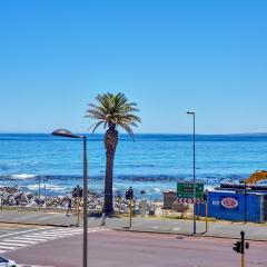 Studio with ocean and promenade view Sea point