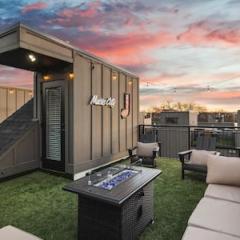 Gorgeous East Nashville House with Rooftop Patio, Garage, 9 Beds, 3 Miles to Downtown