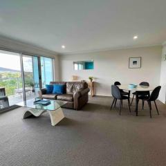 Valonia Luxe 1BR Views Gym WiFi Wine Secure Parking Braddon Canberra