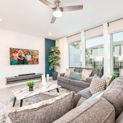 ET010 - Elegant Townhouse with Pool Views at Reunion