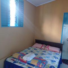 Quarto privativo com banheiro