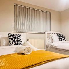 Exquisite 2 bedroom, Sleeps 4, Wifi LONG STAY WORK LEISURE CONTRACTOR - Lolite Apartment