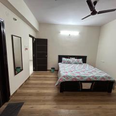 New Full Furnished 2 BHK in Madhapur with Parking with 24 Hours Checkin
