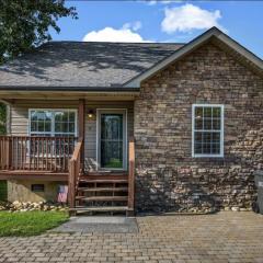 Creekside Cottage*Hot Tub*Entire Home-Pigeon Forge