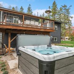 Open Sky Retreat - Close to Trails, Private Hot Tub, Big Yard, & Kid Friendly