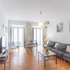 Spacious 2 bedroom Apt with large living room Lisbon