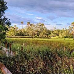 Surfers Paradise: Cozy Home near Hanna Park Poles