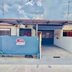 Banang BlueSky Homestay Batu Pahat 3Bedroom @14Pax