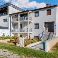 1 Bedroom Amazing Apartment In Pula