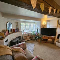 Pass the Keys Enchanting Country Cottage in Sedgeberrow